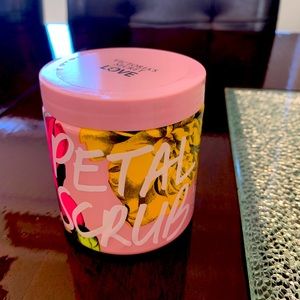 Victoria Secret Love Scrub